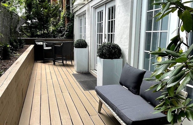 Modern, Chic, Walk to Shops and Private Parking