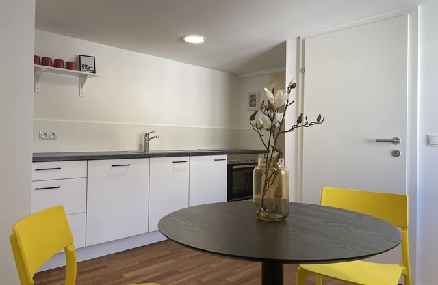 "Modern City Living in the Cozy City Apartment Dornbirn, London 8"