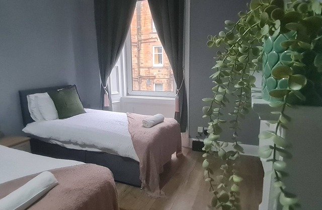 Modern City side 3 bed with free parking