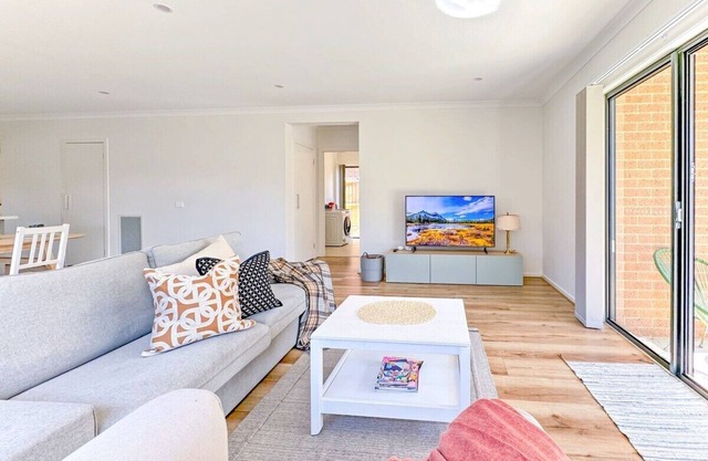 Modern Clyde House Smart TV*Dryer