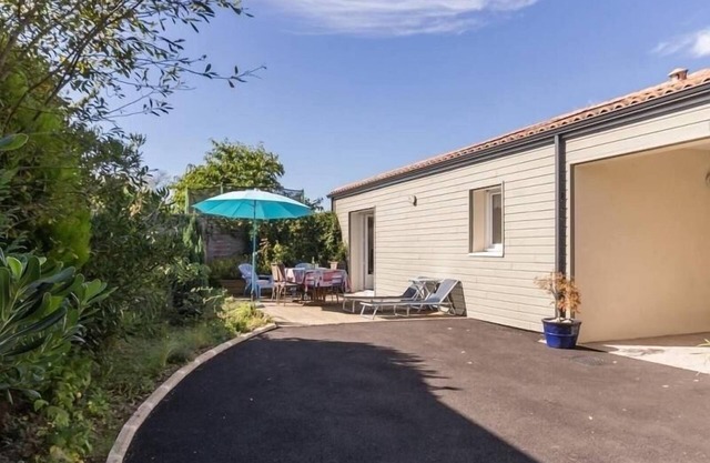 Modern Coastal Home with Garden, Terrace & Parking Near Beaches - Pornic
