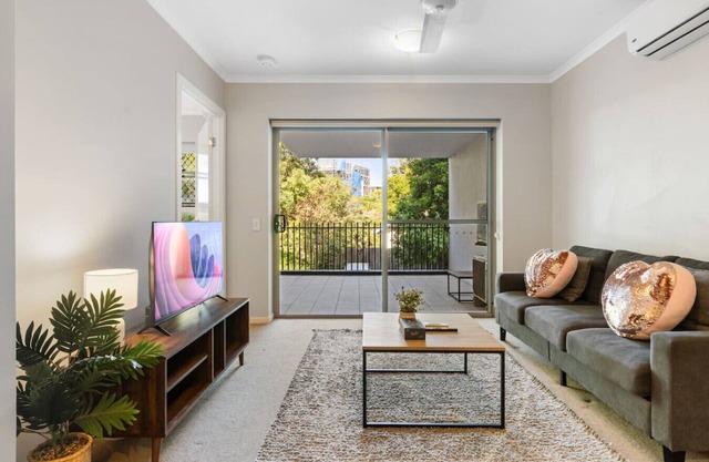 Modern Comfort 2BR | Close to Everything!