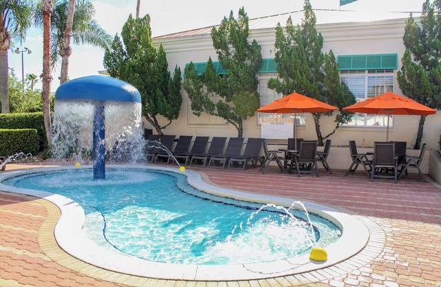 Modern Comfort Near Disney with Free Parking, Gym, and Daily Breakfast