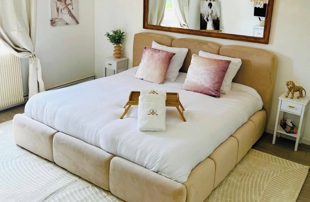 Modern, comfortable 2-bedroom gîte with whirlpool bath & sauna
