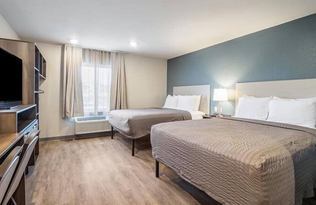 Modern Comforts in a Charming Locale! Full Kitchen, Pets Allowed, Free Parking!