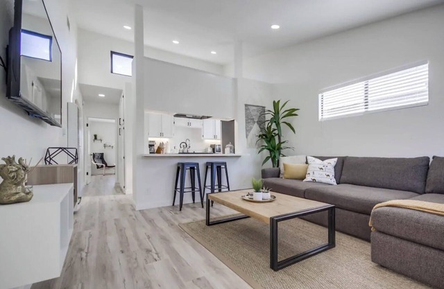 Modern & Comfy Apt Near It All + Parking!