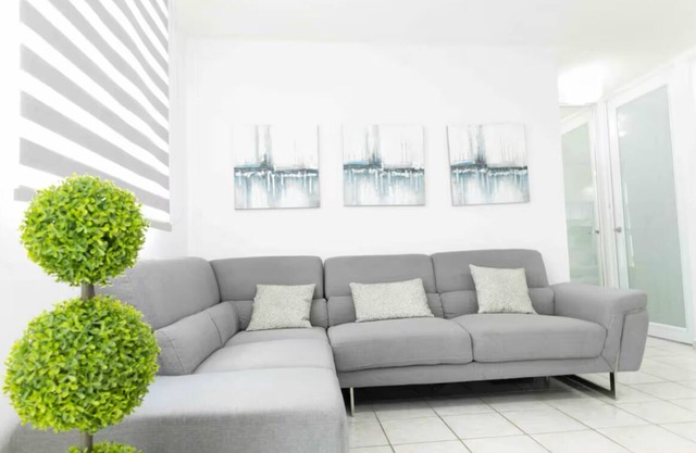 Modern Condo! Ideal for family travel