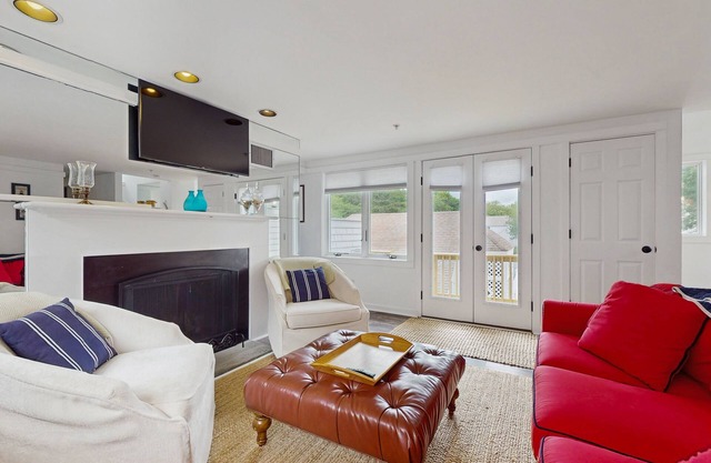 Modern condo near golf & beach with AC, deck, W/D and board games