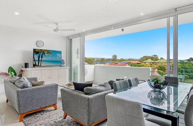 Modern Contemporary Southport Apartment - CoastHM