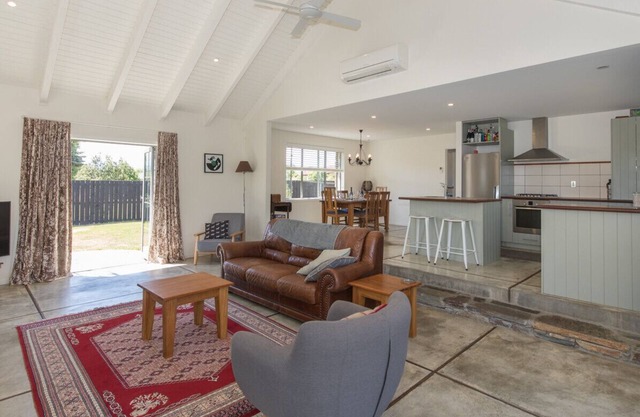 Modern Cottage Charm - Albert Town near Wanaka