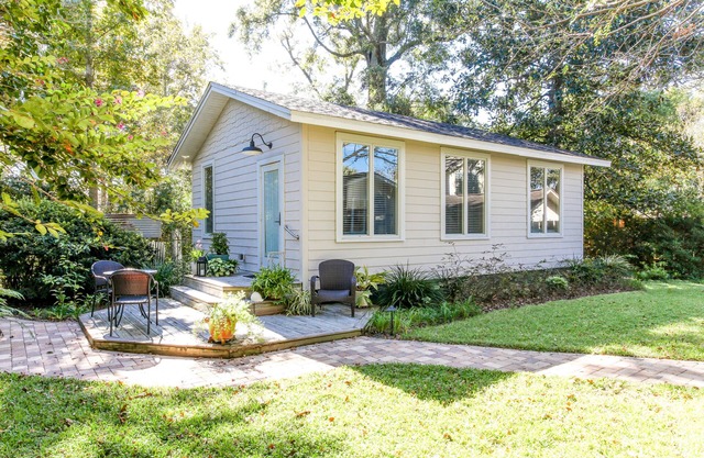 Modern cottage in historic East Hill