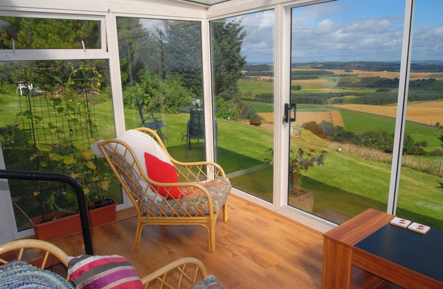 Modern Cottage, superb views, near St Andrews