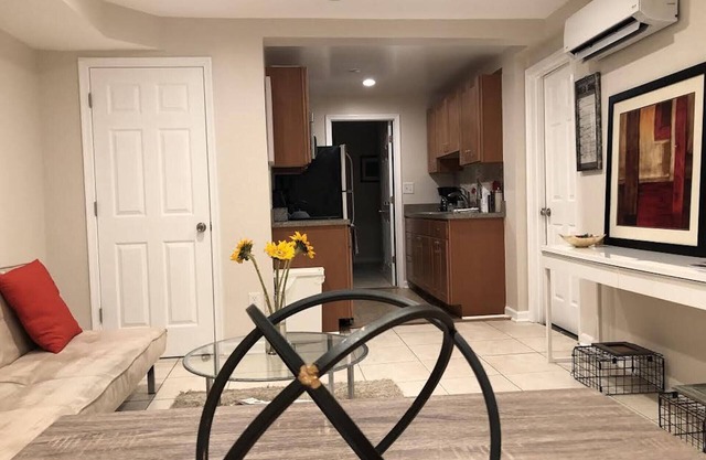 Modern Cozy Capitol Hill/H Street 1 Bedroom Basement Apt