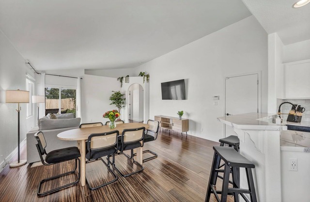 Modern & Cozy Reno Retreat with EV Charger – Near Downtown & Tahoe