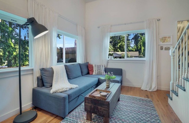 Modern, Cozy Urban Homestead w/Loft