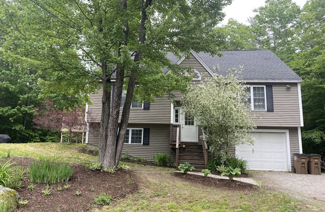 Modern CozyRustic House w Hot Tub & Pool Table near Pond/Ski