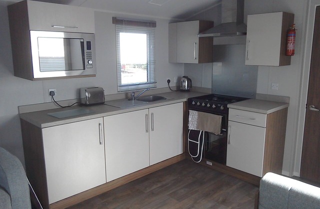 Modern Deluxe 3 bedroom caravan with sea views