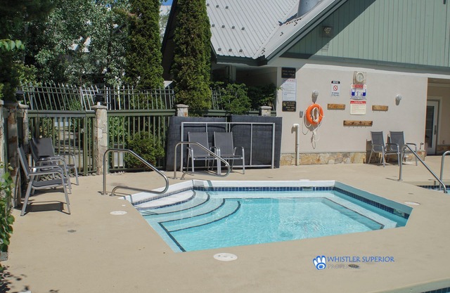 Modern, Deluxe Stoney Creek Northstar Condo. Pool & Hot Tub, Gas Fireplace