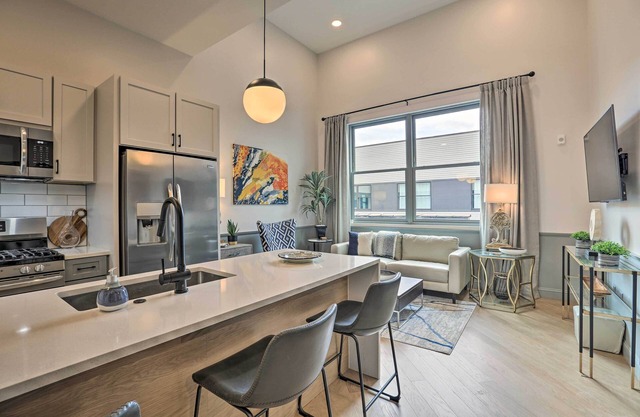 Modern Downtown Birmingham Condo w/Rooftop Access