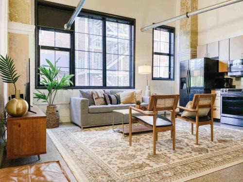 Modern Downtown Loft on Gay St