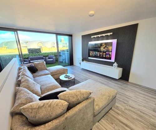 Modern Duplex Penthouse Panoramic Views & Parking