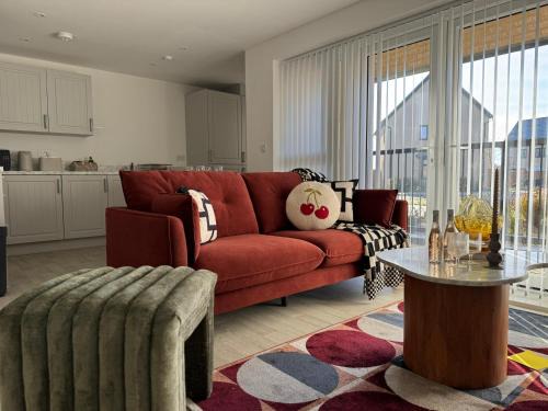 Modern & Elegant with Free Parking & Balcony