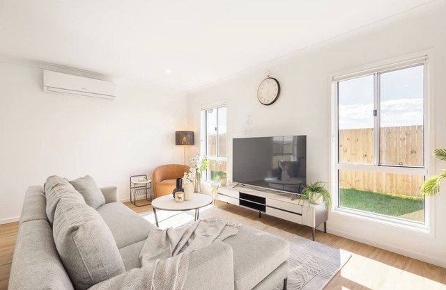 Modern Family Retreat in Premier GreenbankLocation