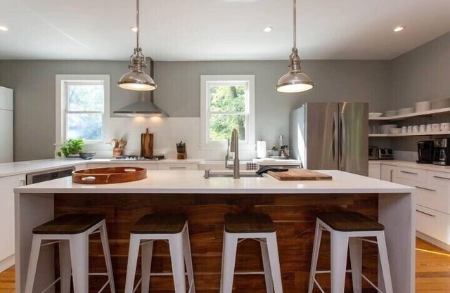 Modern Farmhouse w/Pool & Hot Tub, Surrounded by Nature - 5 minutes to beach!