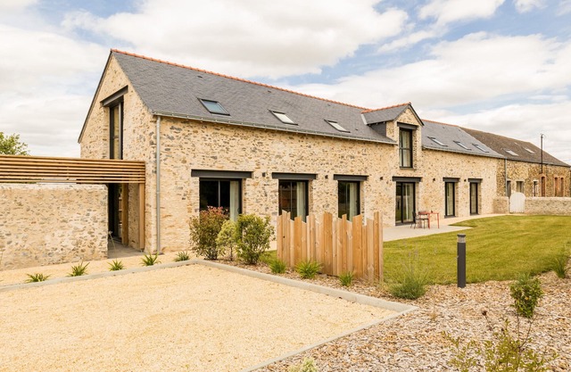 Modern farmhouse with spa, billiards, foosball, gym, hammam and Wi-Fi