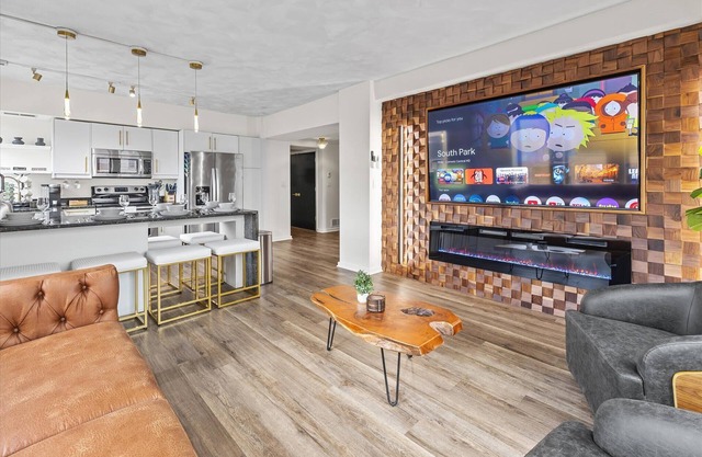 Modern Flat off Meridian - Walk Anywhere Downtown