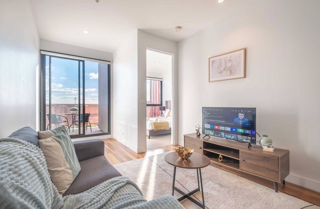 Modern Footscray apartment 2BR2BA WIFI parking