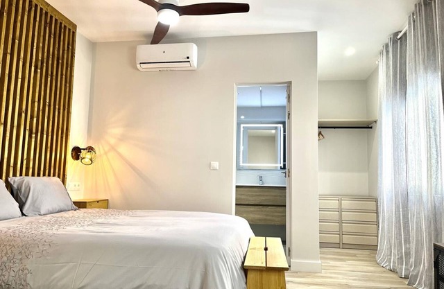 Modern, functional studio 15 min from center with Wi-Fi and air conditioning