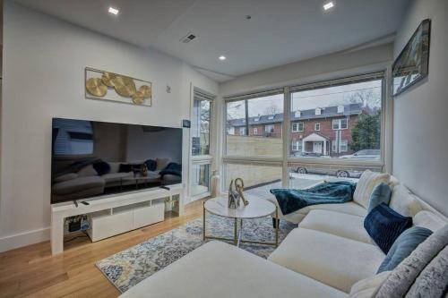 Modern, Gorgeous & Luxury Gem - 5 Stars Location