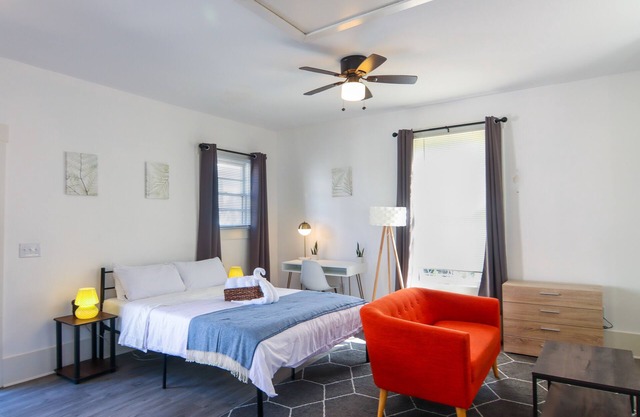 Modern Guest Home in Historic District Savannah