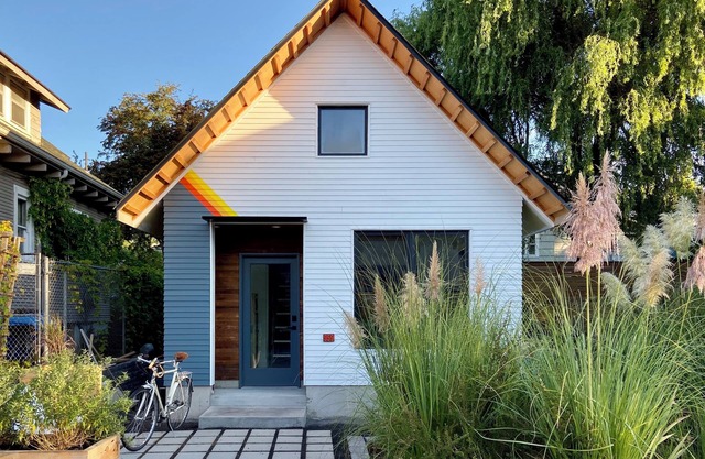 Modern guest house in the vibrant Sabin neighborhood