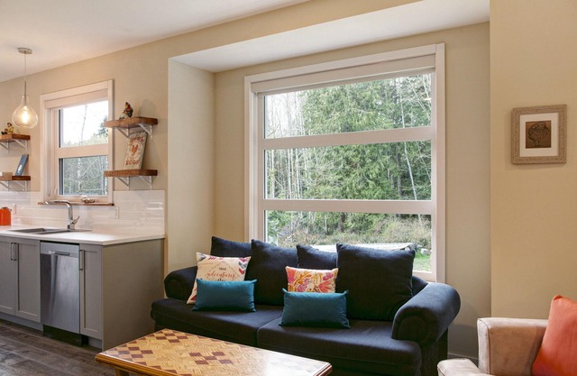 Modern Guesthouse on Galloping Goose close to Sooke Potholes