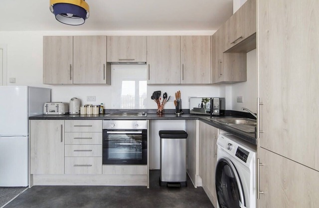 Modern Heathrow 1 Bed Serviced Apartment