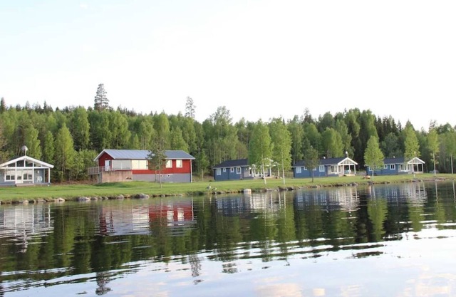 Modern holiday home with boat and internet by the lake
