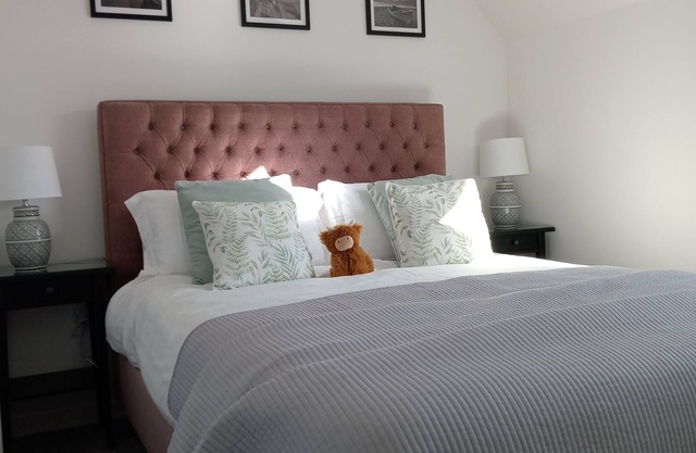 Modern Home in Croy, peaceful village located 15 minutes from Inverness.