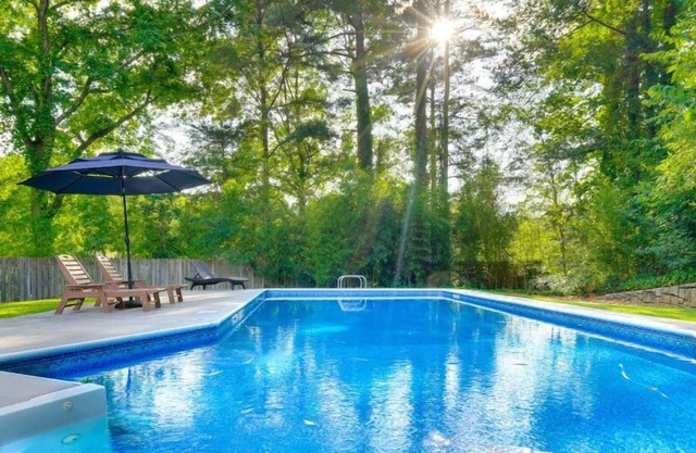 Modern Home - Private Pool in Atlanta Suburb