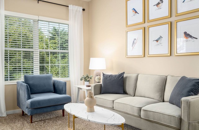 Modern King Loft | Parking | W/D | WiFi | Pool!
