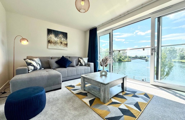 Modern Lake Front Home | Free Parking | Sleeps 8
