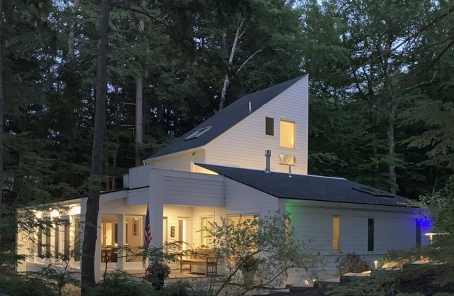 Modern Lake House on Secluded Cove with Private Peninsula
