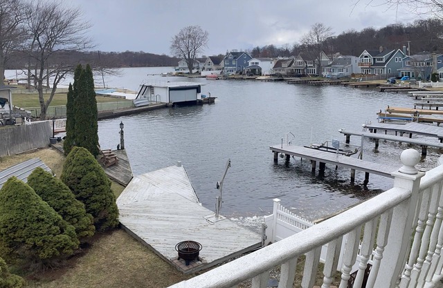 Modern Lakefront at Sunset Cove Perfect for any occasion!