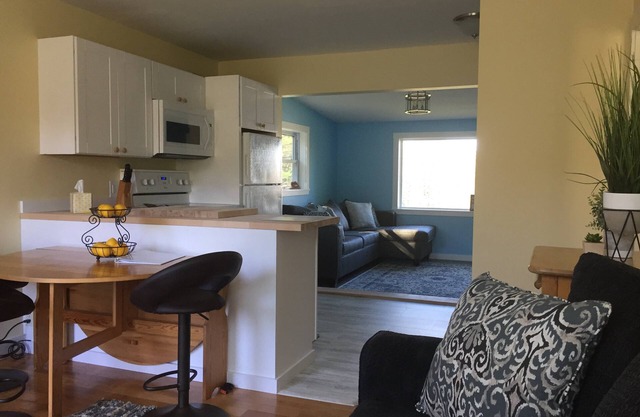 Modern Lakeside "Home Away from Home" Near Santa's Village and Bretton Woods