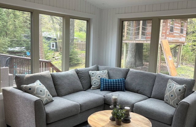 Modern Lakeside House with Treehouse