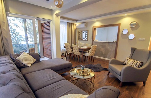 Modern, Large Apartment with Sea View