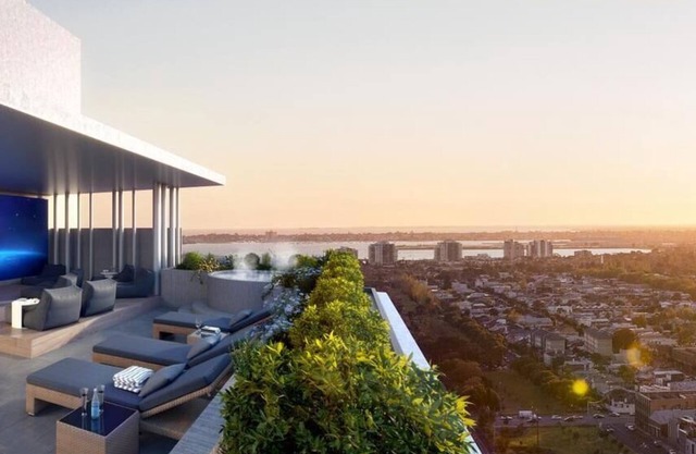 Modern Light-Filled 1BR in South Melbourne