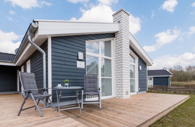 Modern, light-flooded vacation home with garden, wellness and WLAN