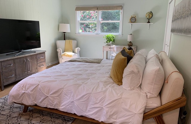 Modern Little Studio, Great Home Away From Home